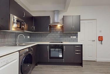 3 bed flat, Greenbank Road, Greenbank, Plymouth, PL48NH - Image 2